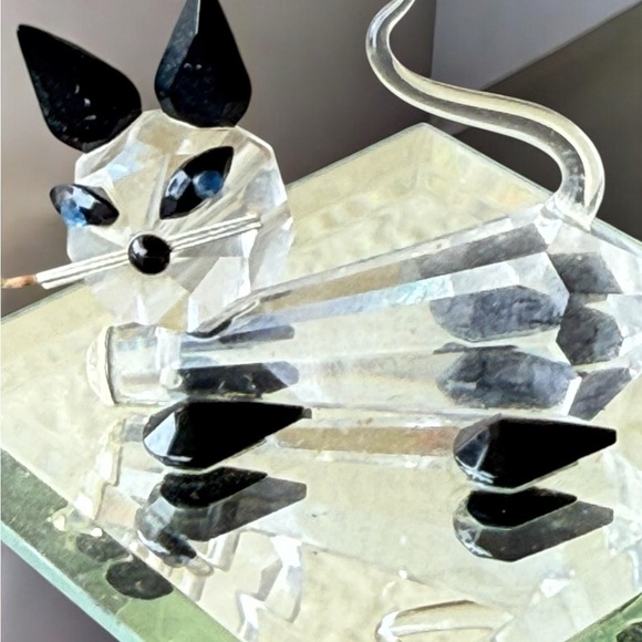 Swarovski Crystal Cat Figurine with Tail & Whiskers 1.5”x1” W/ Swarovski Box - Picture 2 of 7